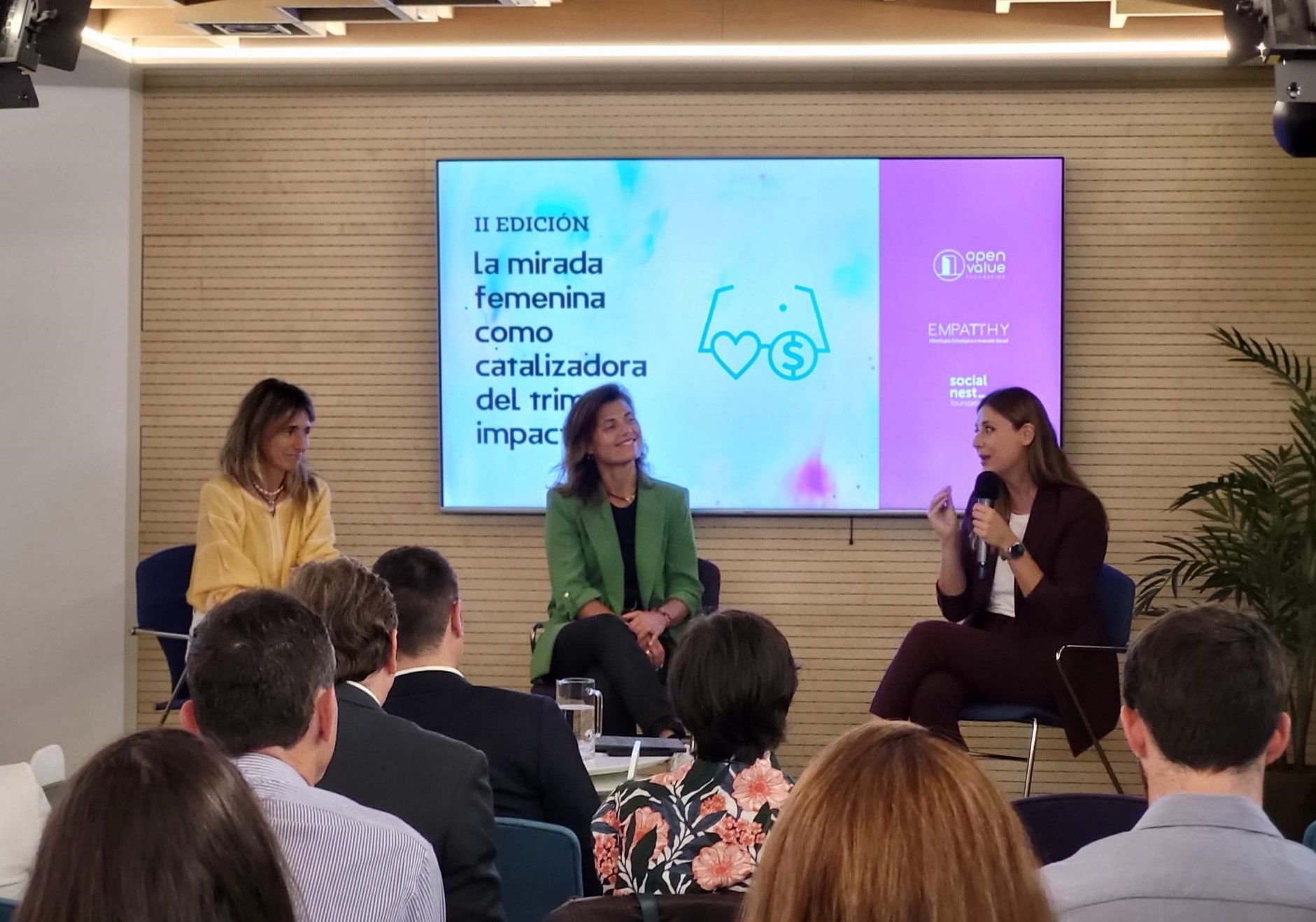 ¿Se necesita una mirada femenina para ver el mundo de forma diferente y mejorar nuestra sociedad?