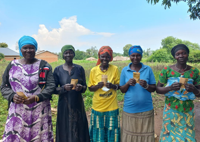 Empoderamiento de la mujer y promoción de un desarrollo sostenible en comunidades locales de Uganda
